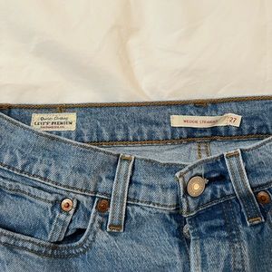 Levi’s wedgie straight size 27